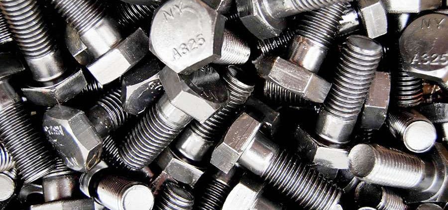 O Impacto de Fixadores Inadequados na Produção Industrial: Como Evitar Problemas e Reduzir Custos